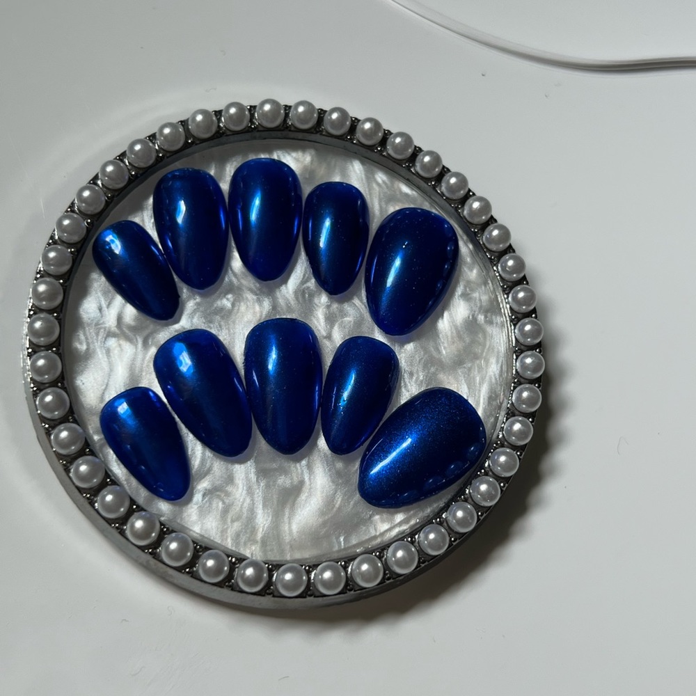 Press on nails